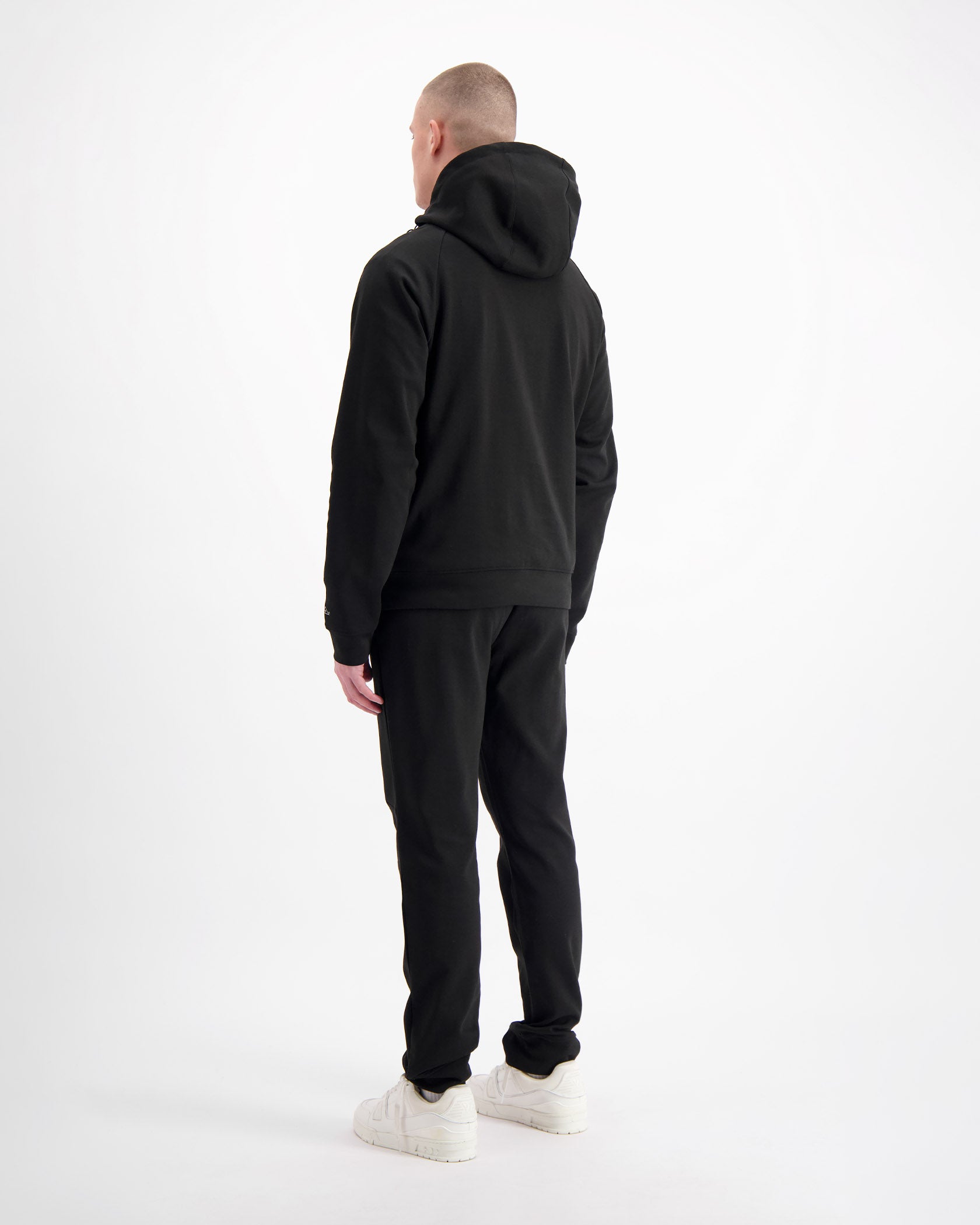 SUDADERA INITIAL TECH | Negra