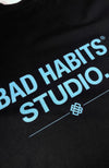 BAD HABITS ESTUDIO. CAMISETA | Negra