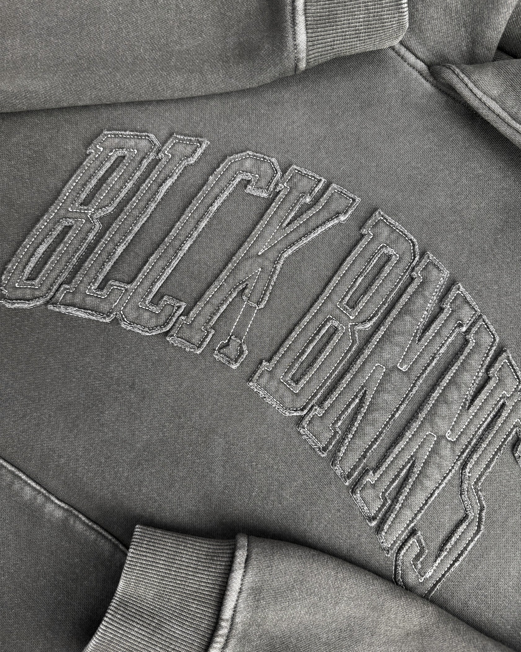 SUDADERA RIPPED ARCH | Negro Lavado