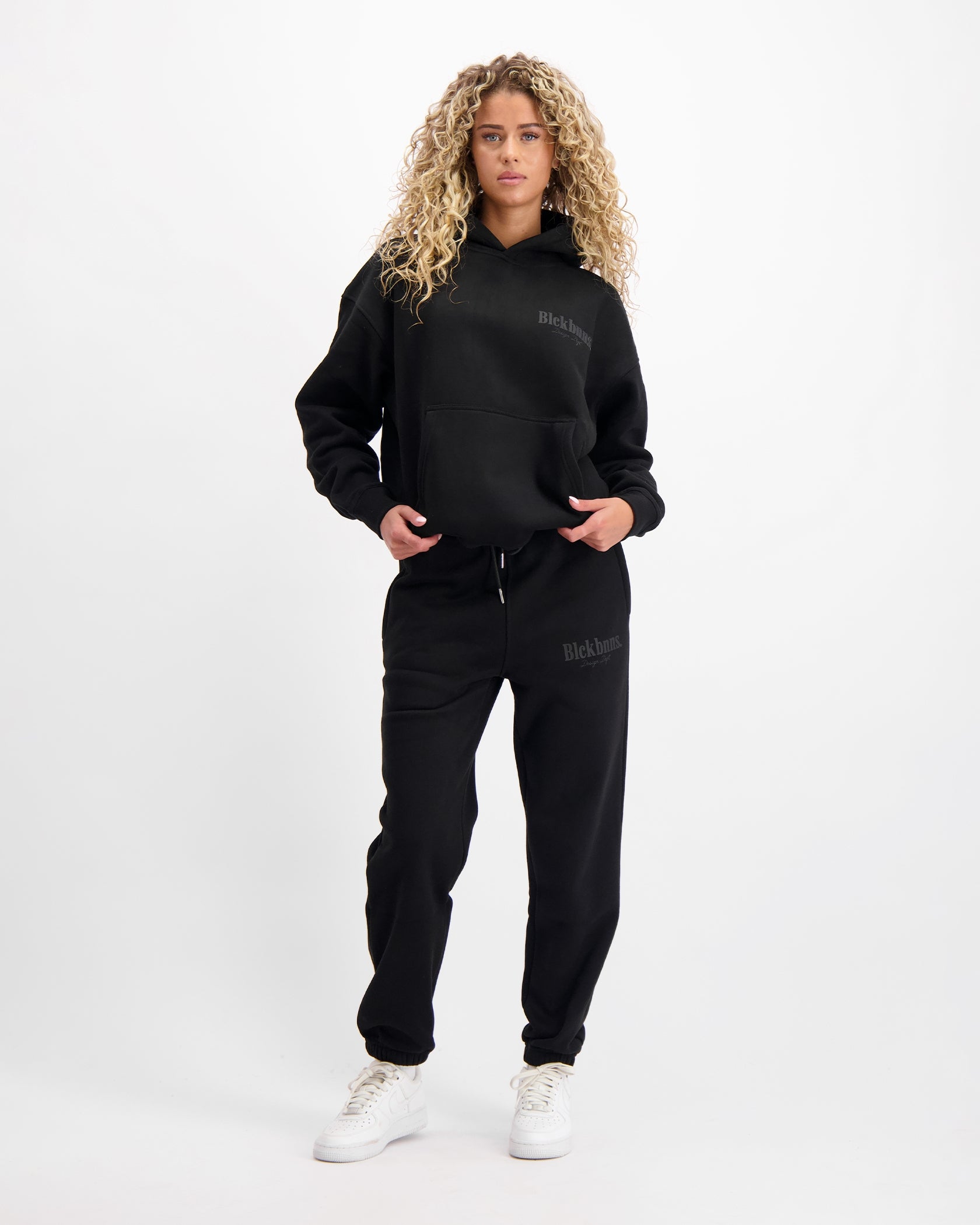 CONJUNTO DEPTO DE DISEÑO TRACKSUIT | Negro