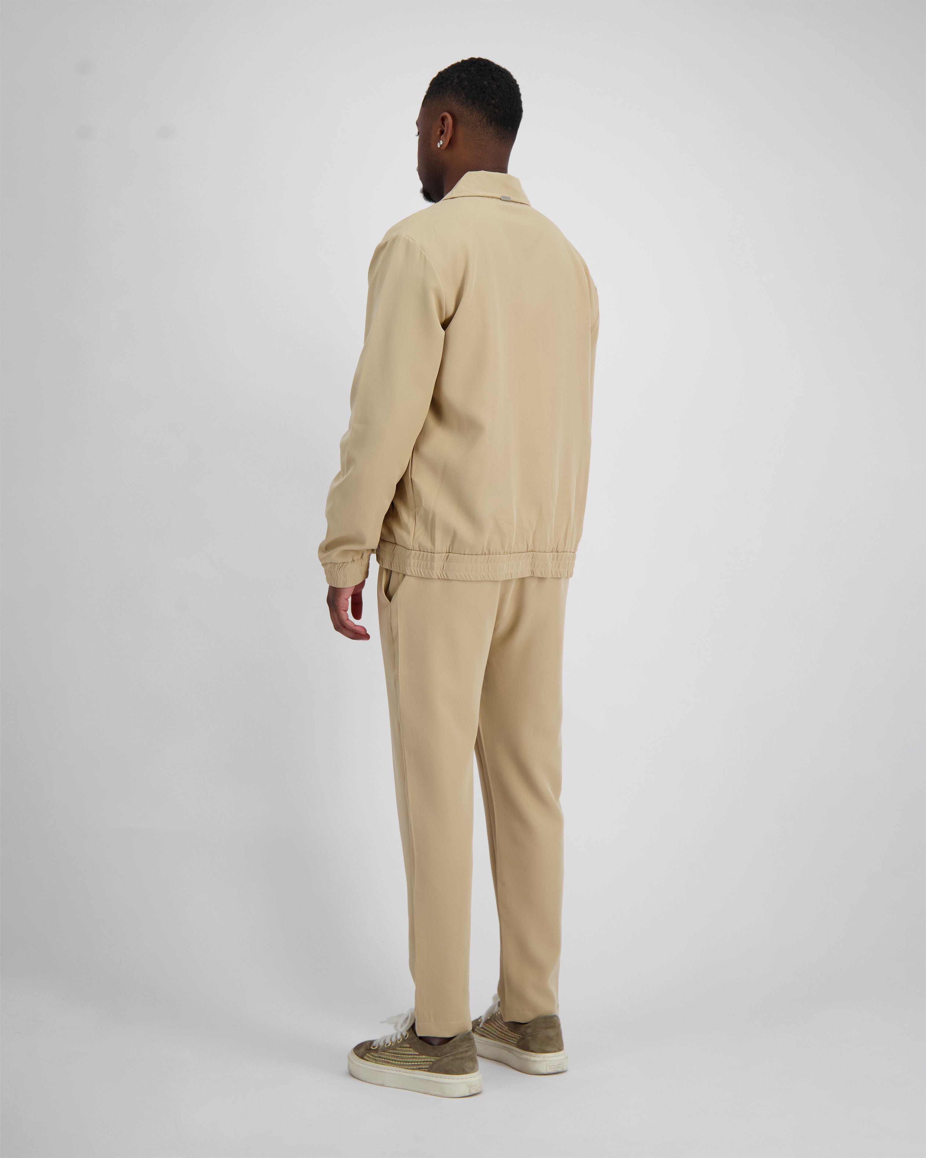 TRAJE TÉCNICO | Arena